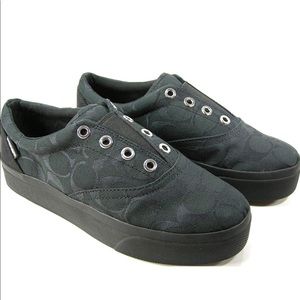 C signature sip on platform tennis